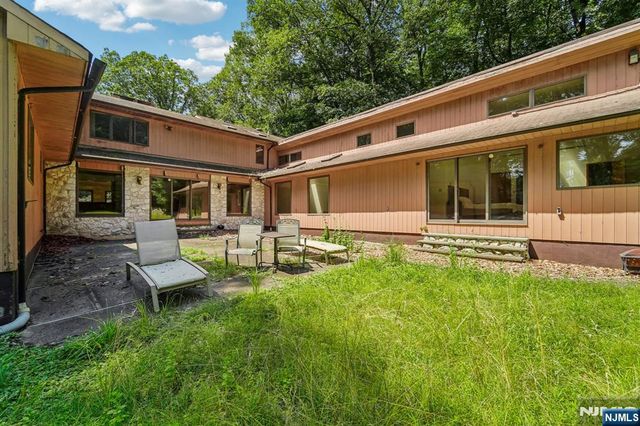 724 Tall Oaks Court, Franklin Lakes, NJ 07417