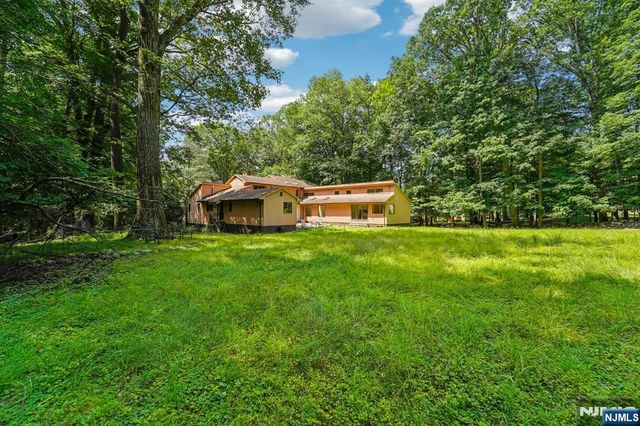 724 Tall Oaks Court, Franklin Lakes, NJ 07417