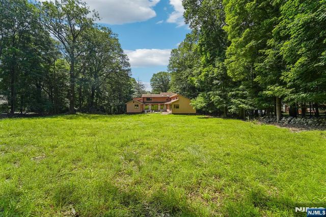724 Tall Oaks Court, Franklin Lakes, NJ 07417