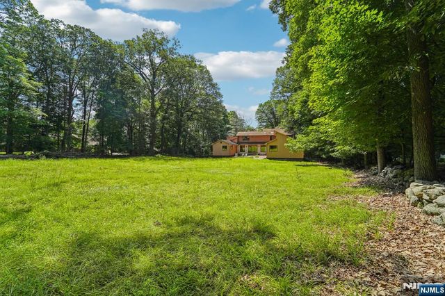 724 Tall Oaks Court, Franklin Lakes, NJ 07417