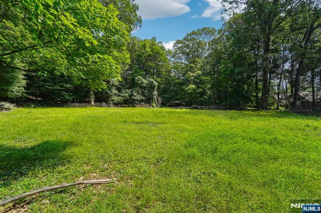 724 Tall Oaks Court, Franklin Lakes, NJ 07417