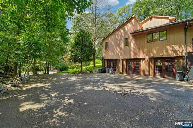 724 Tall Oaks Court, Franklin Lakes, NJ 07417