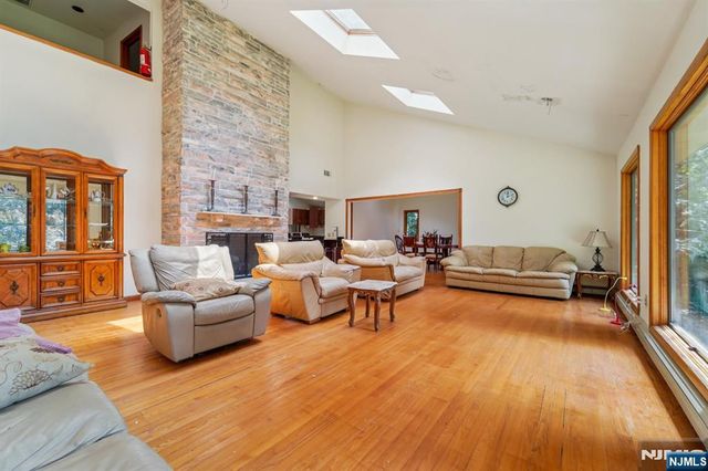 724 Tall Oaks Court, Franklin Lakes, NJ 07417
