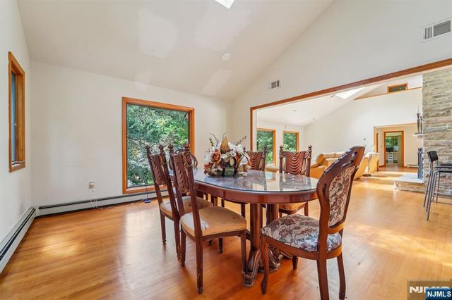 724 Tall Oaks Court, Franklin Lakes, NJ 07417