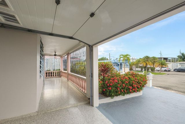 381 JARDIN DE VERSALLES STREET B-1, Vega Baja, PR 00693