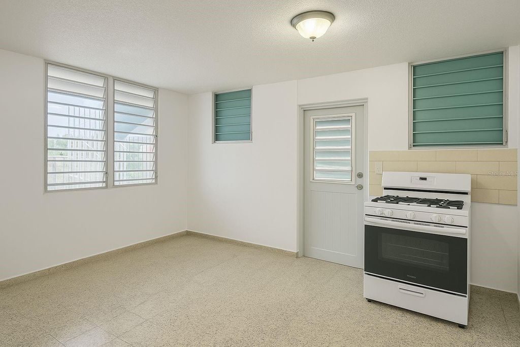 381 JARDIN DE VERSALLES STREET B-1, Vega Baja, PR 00693