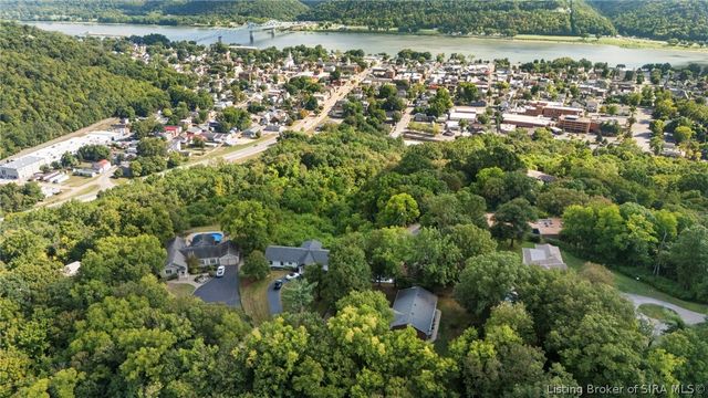 402 Fairmount Drive, Madison, IN 47250