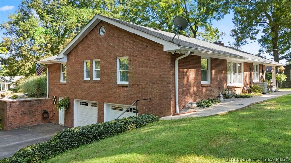 402 Fairmount Drive, Madison, IN 47250