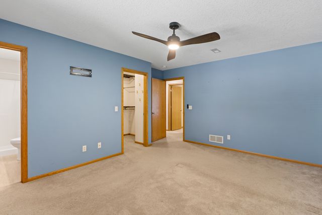 2625 Revo Road, Davenport, IA 52806