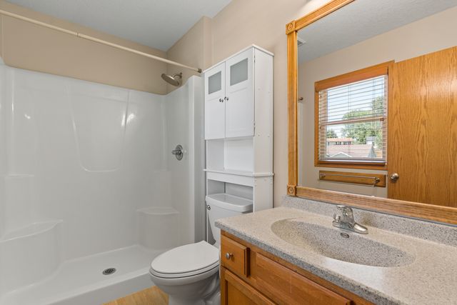 2625 Revo Road, Davenport, IA 52806