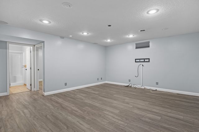 2625 Revo Road, Davenport, IA 52806