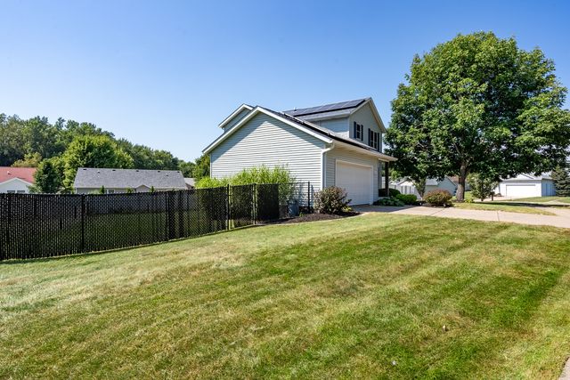 2625 Revo Road, Davenport, IA 52806