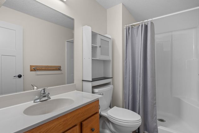2625 Revo Road, Davenport, IA 52806