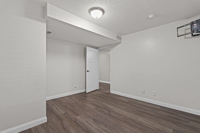 2625 Revo Road, Davenport, IA 52806