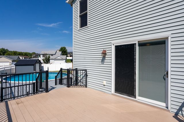 2625 Revo Road, Davenport, IA 52806