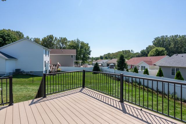 2625 Revo Road, Davenport, IA 52806