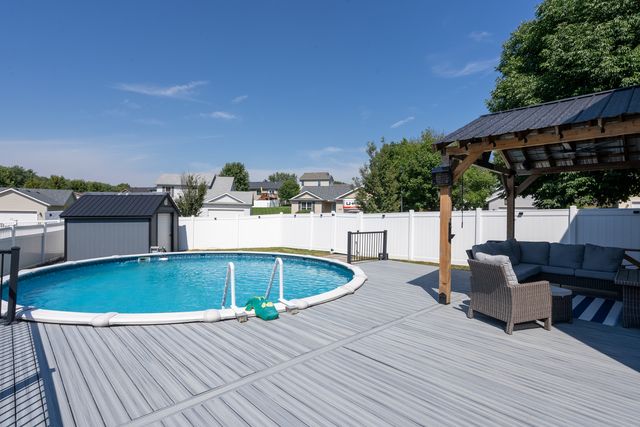 2625 Revo Road, Davenport, IA 52806