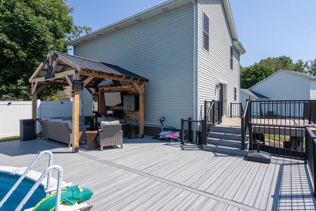 2625 Revo Road, Davenport, IA 52806
