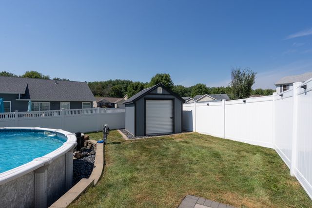 2625 Revo Road, Davenport, IA 52806