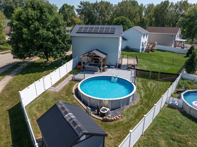 2625 Revo Road, Davenport, IA 52806