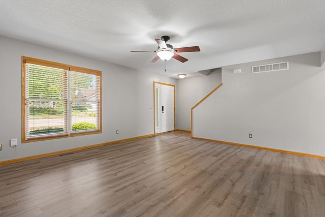 2625 Revo Road, Davenport, IA 52806
