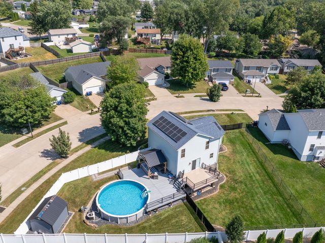 2625 Revo Road, Davenport, IA 52806