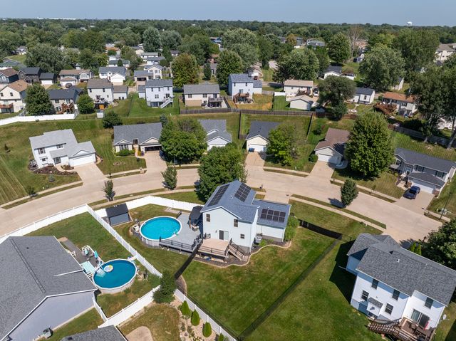 2625 Revo Road, Davenport, IA 52806