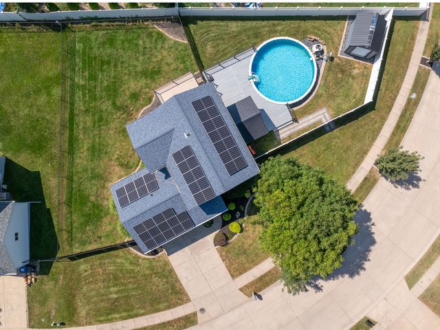 2625 Revo Road, Davenport, IA 52806