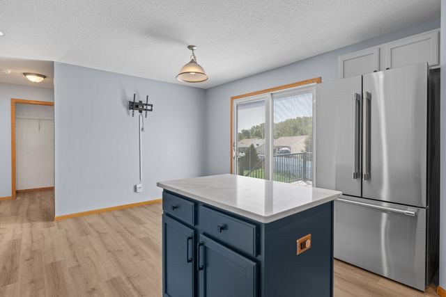 2625 Revo Road, Davenport, IA 52806
