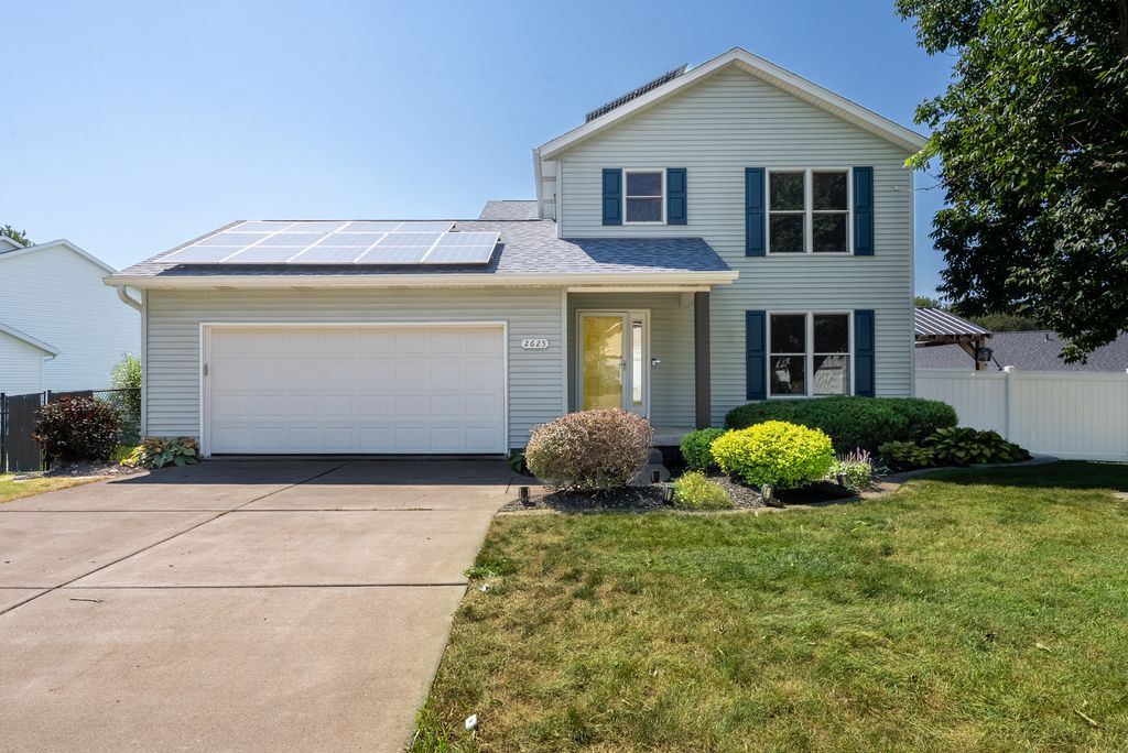 2625 Revo Road, Davenport, IA 52806