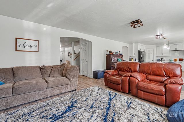 675 Gateway, Middleton, ID 83644