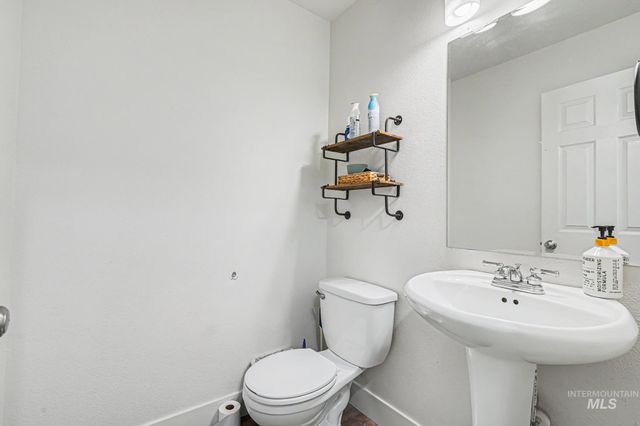 675 Gateway, Middleton, ID 83644