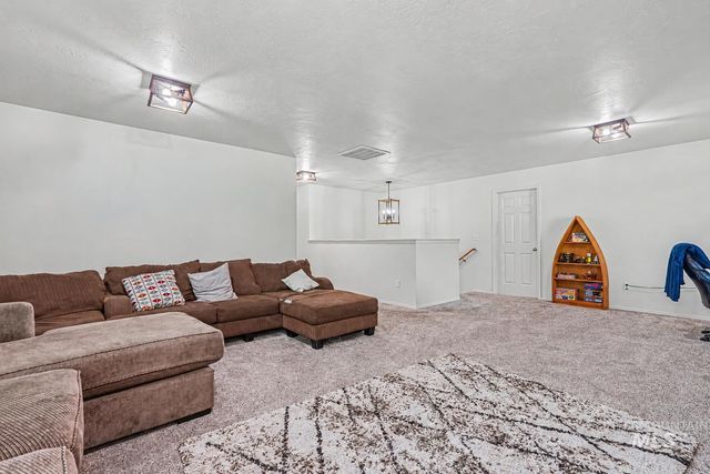 675 Gateway, Middleton, ID 83644
