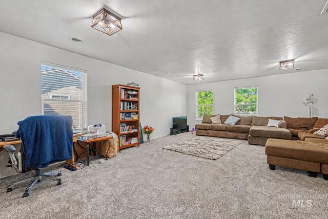 675 Gateway, Middleton, ID 83644