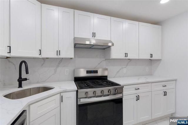 14 Pitcairn Avenue, Ho-ho-kus, NJ 07423