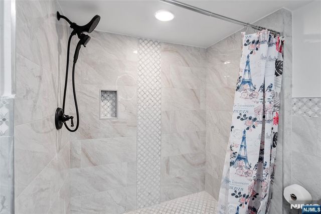 14 Pitcairn Avenue, Ho-ho-kus, NJ 07423