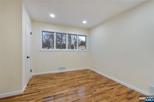 14 Pitcairn Avenue, Ho-ho-kus, NJ 07423