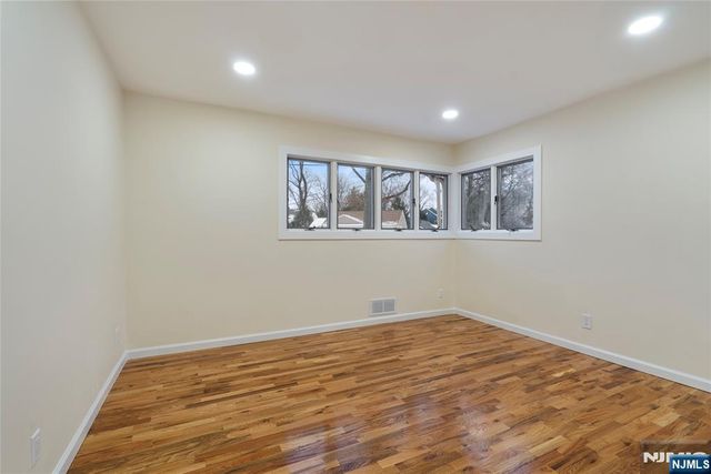 14 Pitcairn Avenue, Ho-ho-kus, NJ 07423