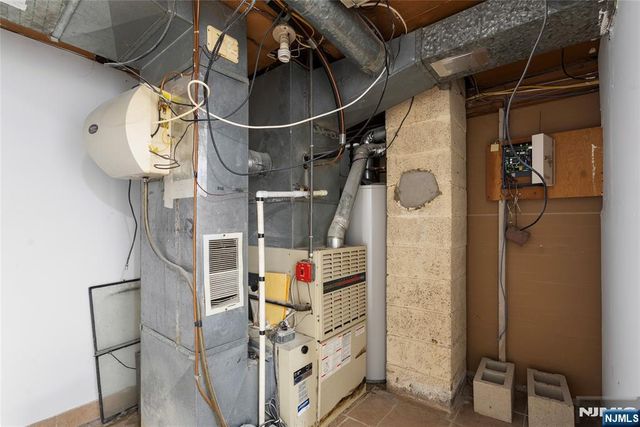 14 Pitcairn Avenue, Ho-ho-kus, NJ 07423