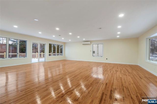 14 Pitcairn Avenue, Ho-ho-kus, NJ 07423