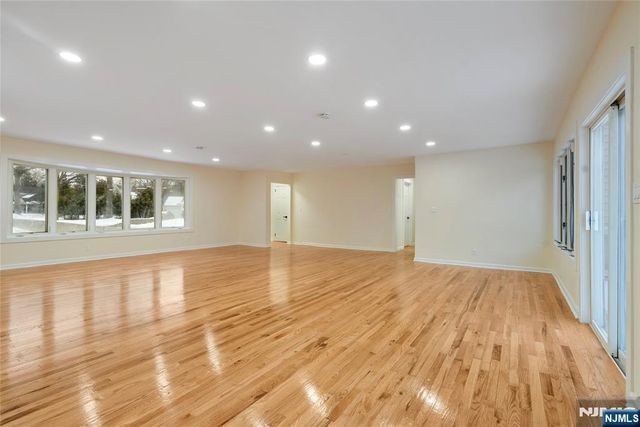 14 Pitcairn Avenue, Ho-ho-kus, NJ 07423