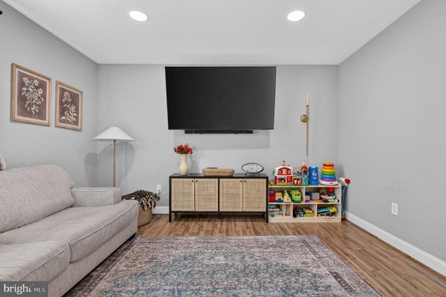 10 CAMDEN AVE, Voorhees, NJ 08043