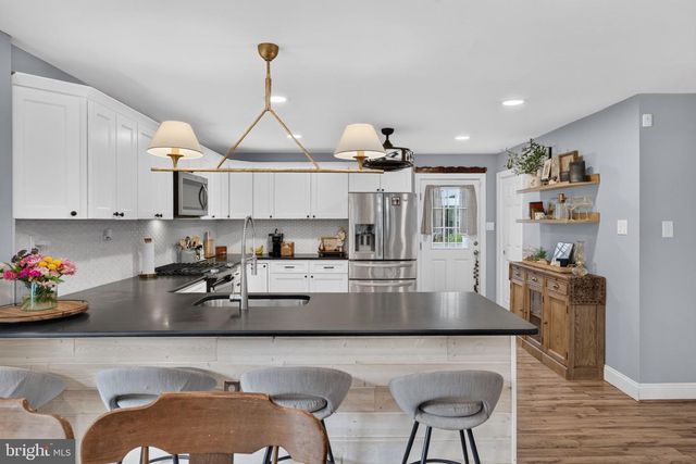 10 CAMDEN AVE, Voorhees, NJ 08043