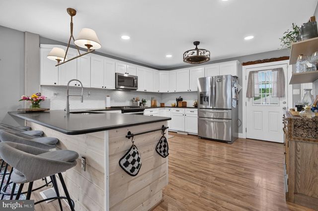 10 CAMDEN AVE, Voorhees, NJ 08043
