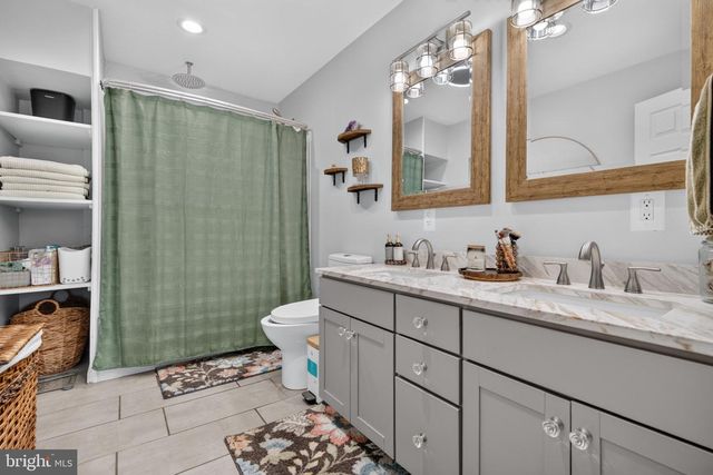 10 CAMDEN AVE, Voorhees, NJ 08043