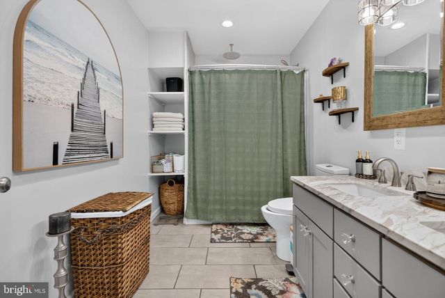 10 CAMDEN AVE, Voorhees, NJ 08043