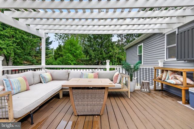 10 CAMDEN AVE, Voorhees, NJ 08043