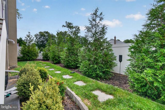 10 CAMDEN AVE, Voorhees, NJ 08043
