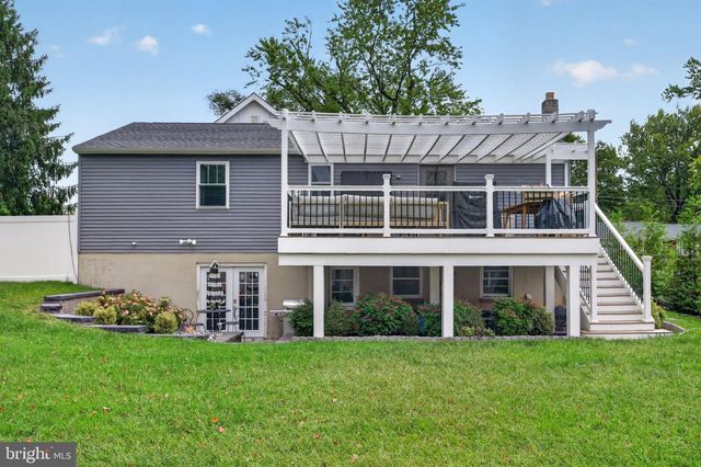 10 CAMDEN AVE, Voorhees, NJ 08043