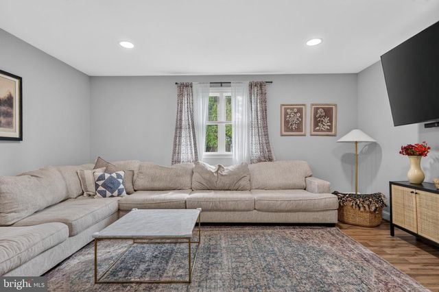 10 CAMDEN AVE, Voorhees, NJ 08043